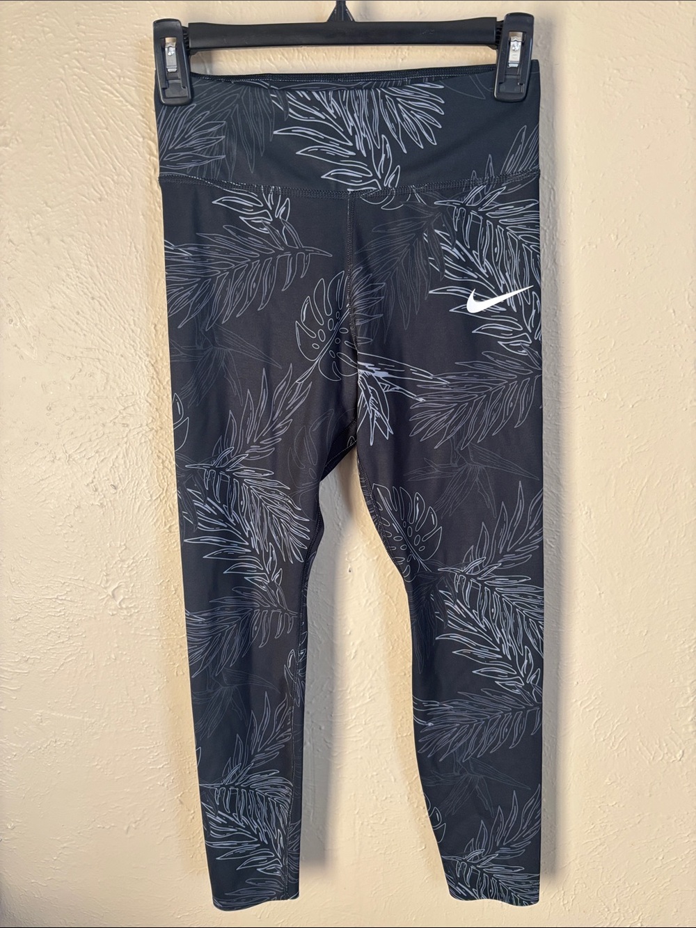 Nike One Luxe Mid-Rise 7/8 Length Tight Fit Training Floral Print Women Leggings